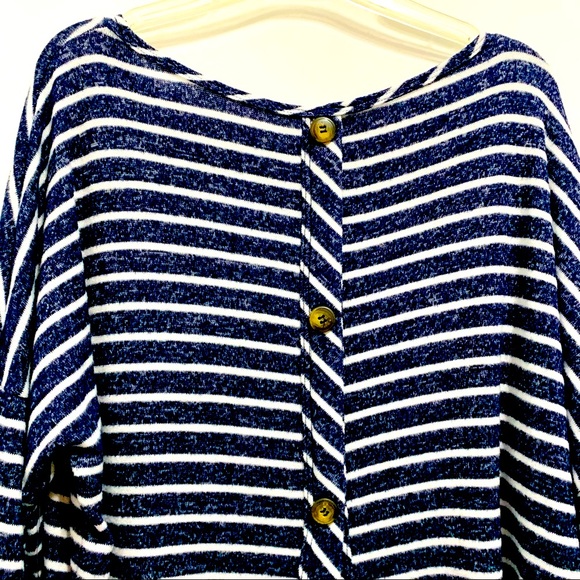 🆕 Women’s Navy & White Striped Back Button Sweater - Picture 10 of 12